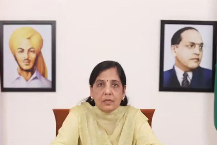 আবগারি দুর্নীতির টাকা কোথায়? বৃহস্পতিবারই ফাঁস করবেন কেজরি! বিস্ফোরক স্ত্রী সুনীতা