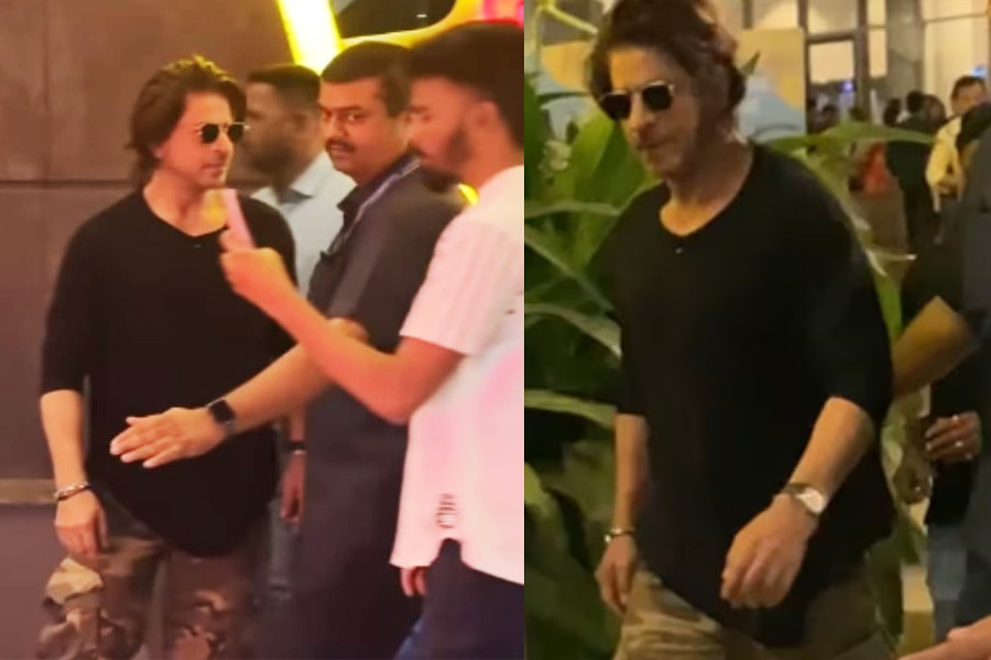 Fans surround Shah Rukh Khan at Mumbai airport, watch video