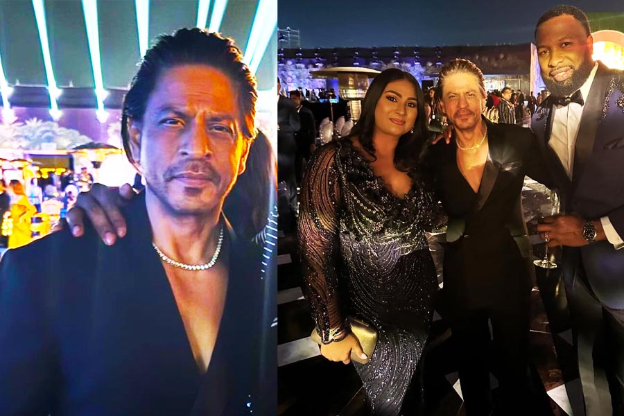 Shah Rukh Khan looks handsome at Ambani's cocktail night