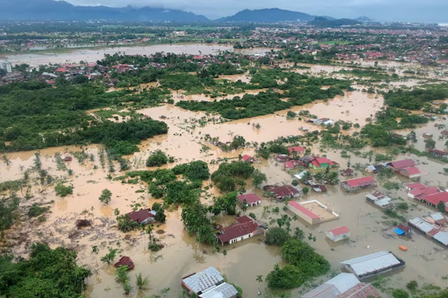 At least 19 killed in flood hit Sumatra island in Indonesia