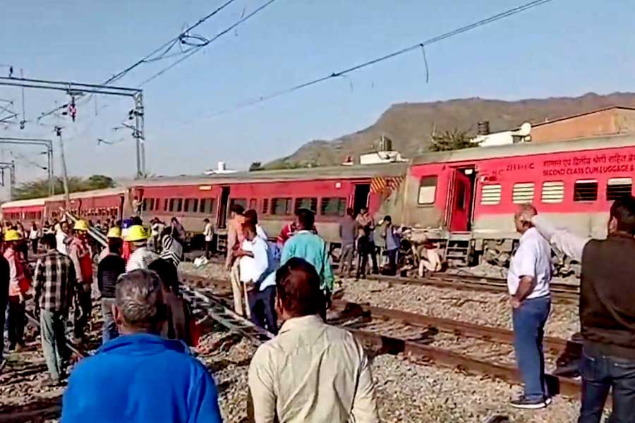 Goods train collided with passenger train, 4 coach derailed in Rajasthan