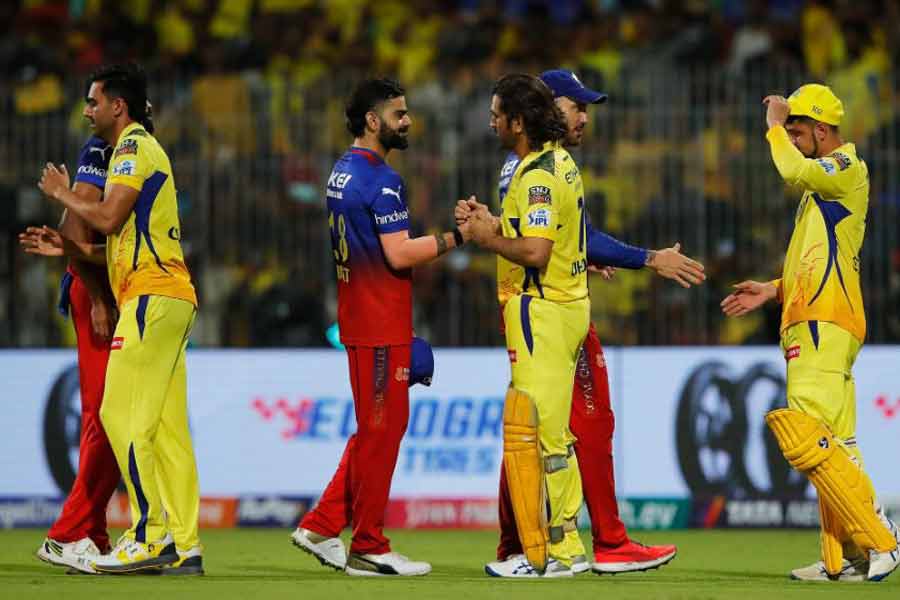 Virat Kohli and MS Dhoni shared a fine moment in IPL opener