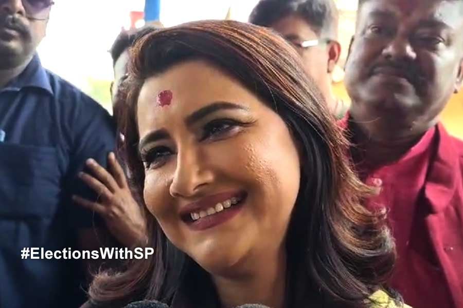 ‘জিতলেই পুরস্কার’, লোকসভা ভোটের মুখে বাম্পার ঘোষণা রচনার!
