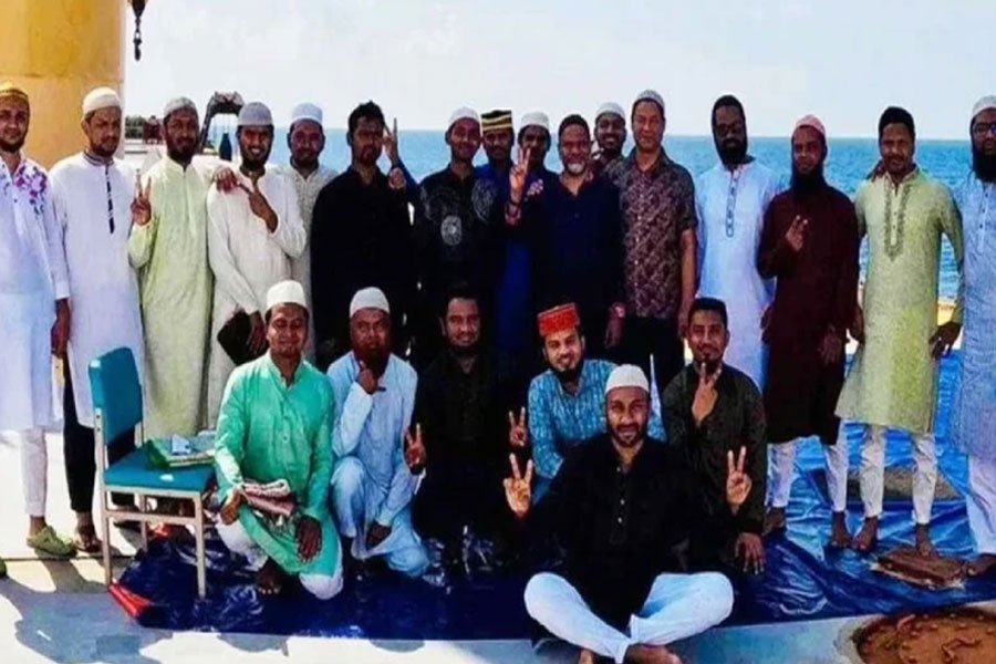 Bangladeshi sailors freed from Somalian pirates after almost one month after giving 55 crores ransom