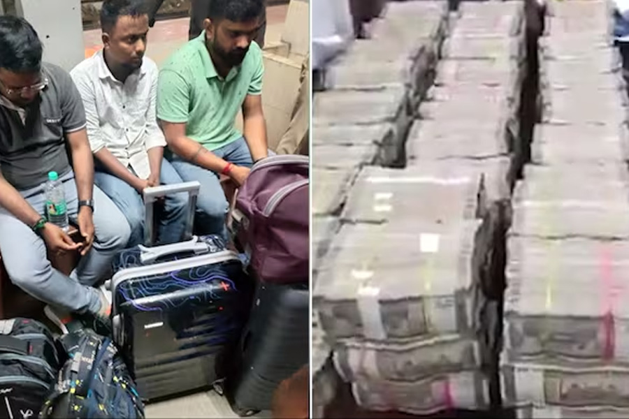 BJP worker among 3 detained with 4 crore rupees cash n Chennai