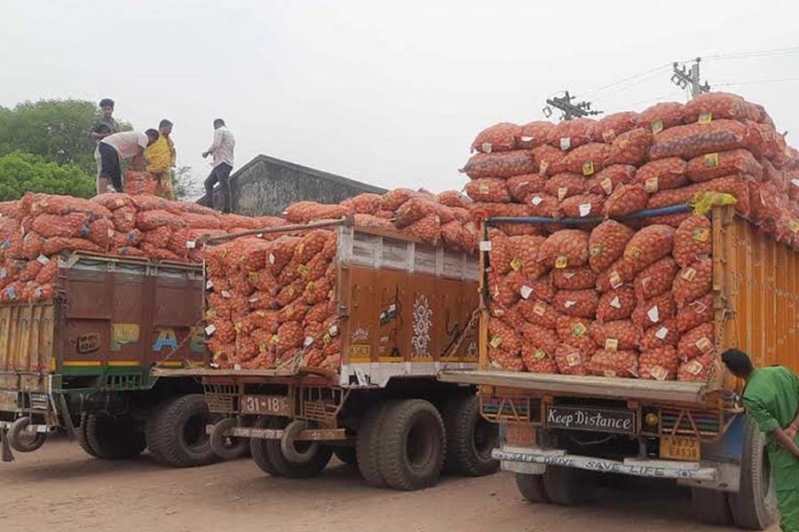 Bangladesh import onion and potato from India
