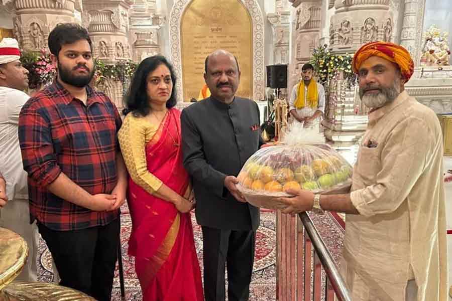 WB Governor CV Ananda Bose visits Ram Temple