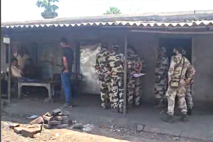 CISF and IB detectives were stopped while investigate against Illegal Coal factory at Asansol