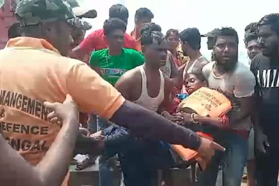 Woman met speed boat accident in Digha got injured