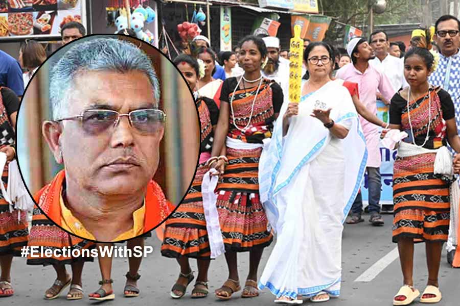 ‘ওদের লোক জড়ো করতে গেলে নাচতে হচ্ছে’, ফের মমতাকে নিশানা দিলীপের