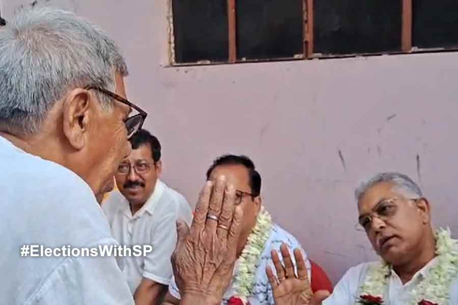 Dilip Ghosh angered after old man questions on medicine price hike