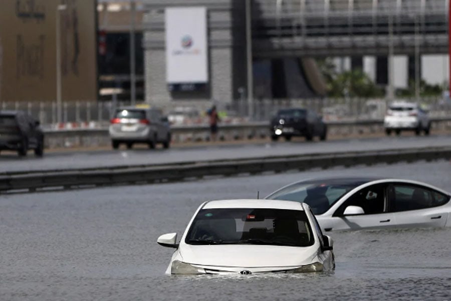 What caused the storm that brought Dubai to a standstill