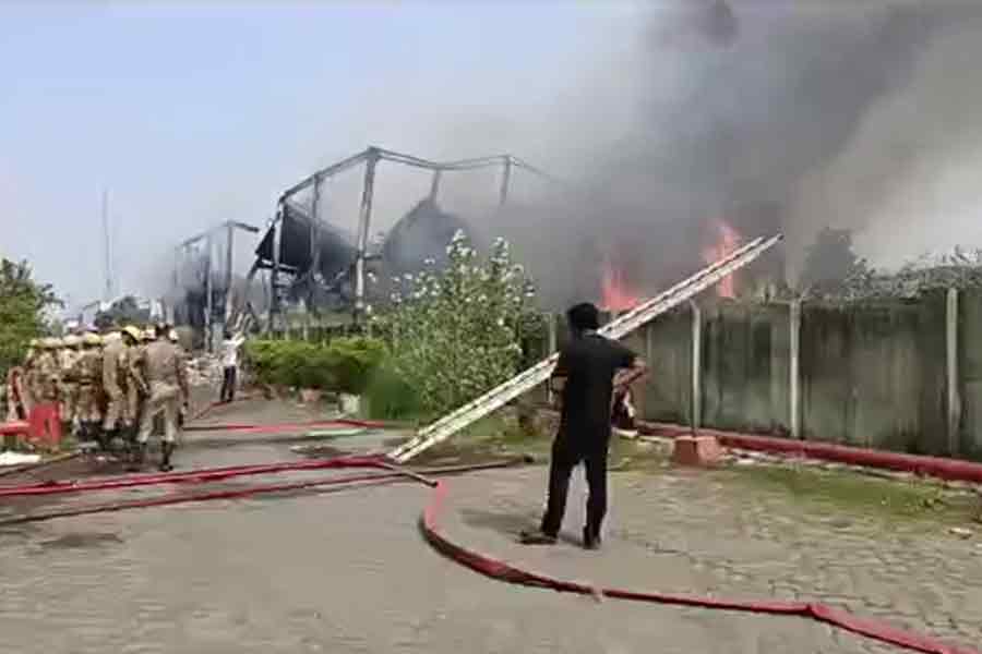Massive fire broke out in a medical Warehouse in Dankuni