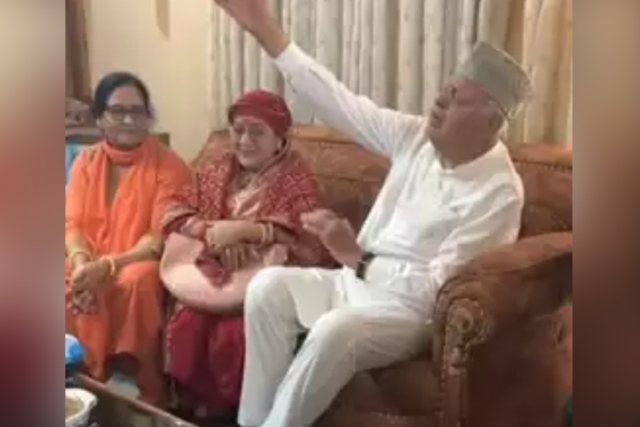 Video showing Farooq Abdullah singing Ram Bhajan goes viral
