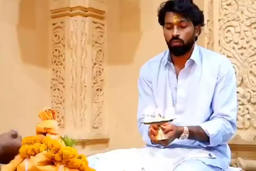 সোমনাথ মন্দিরে পুজো হার্দিকের! হারের হ্যাটট্রিকের পর ভাগ্যের চাকা কি ঘুরবে?