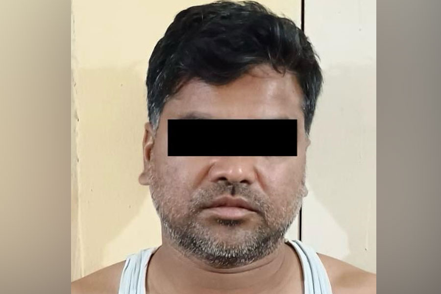 Man arrested by cyber crime department, Kolkata Police from Haryana allegedly blackmailing over obscene photo posing as female