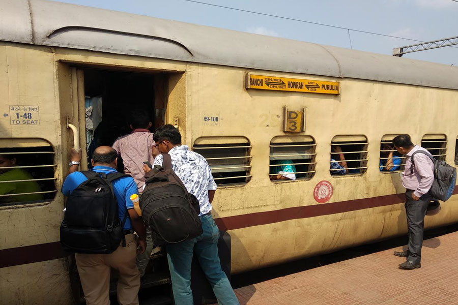 Smoke seen in compartment of intercity express, passengers frightened