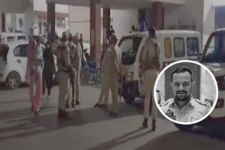 হাসপাতালে গ্যাংস্টারের সঙ্গে গুলির লড়াই, জম্মু ও কাশ্মীরে শহিদ পুলিশ আধিকারিক