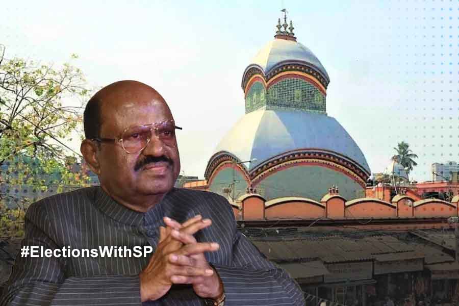 Lok Sabha Election 2024: C V Anand Bose offers puja at Kalighat