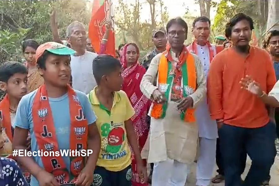 Lok Sabha 2024: BJP candidate Khagen Murmu allegedly involves childrens in his rally