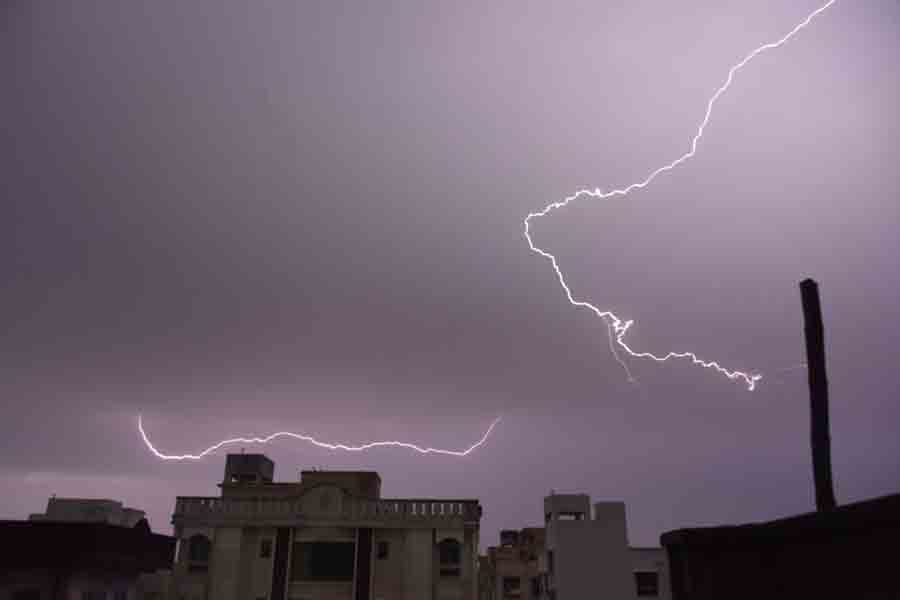 Weather Update: Rain lashes Bengal, 2 died