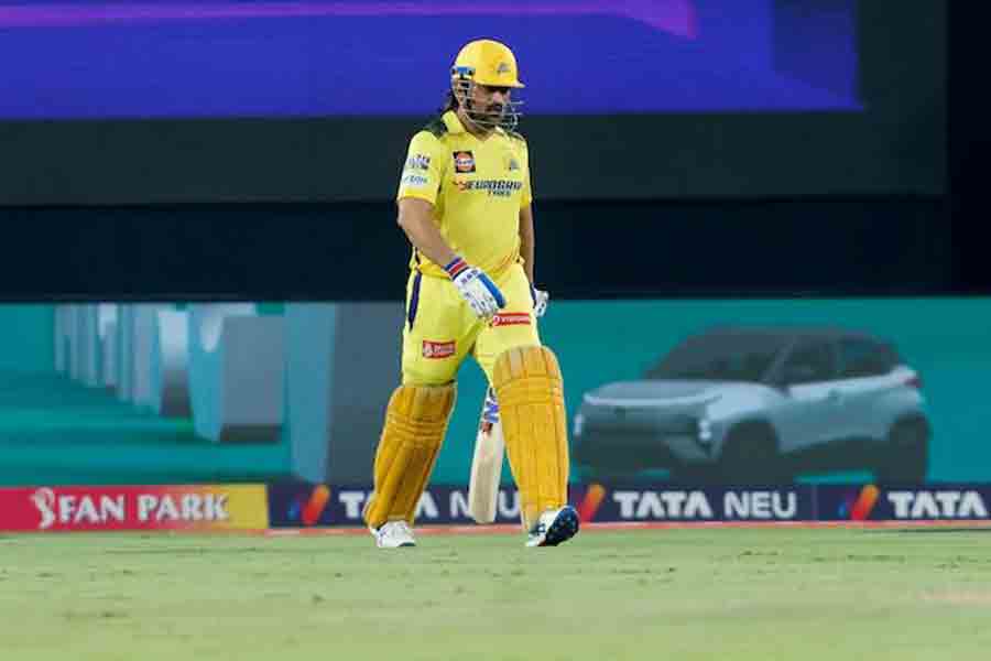Why MS Dhoni was out for bat when CSK has three balls left