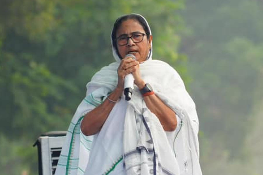 Helicopter of Mamata Banerjee narrowwly escape accident