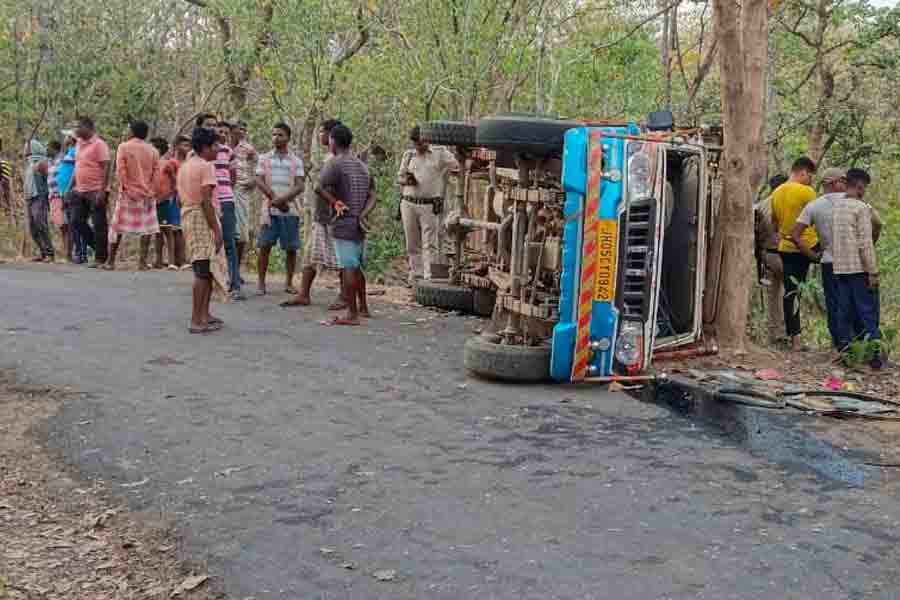 2 dead in an accident at Ajodhya Hill in Purulia