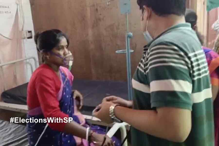 প্রচারে বেরিয়ে ফের অসুস্থ সন্দেশখালির রেখা, রয়েছেন অক্সিজেন সাপোর্টে