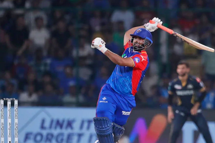 Rishabh Pant apologizes to cameraman who was hit by his shot in IPL match