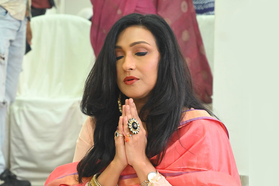 নিখোঁজ স্বামী, খুঁজে পাবেন ‘ম্যাডাম’ ঋতুপর্ণা?
