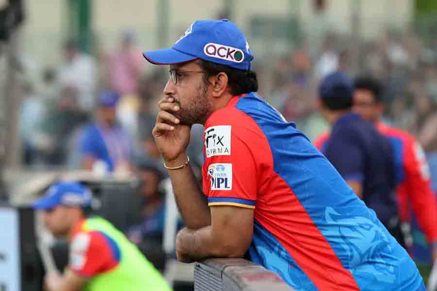 ইডেনে বেল বাজিয়ে ম্যাচের শুভারম্ভ সৌরভের, টস জিতে ব্যাটিং দিল্লির