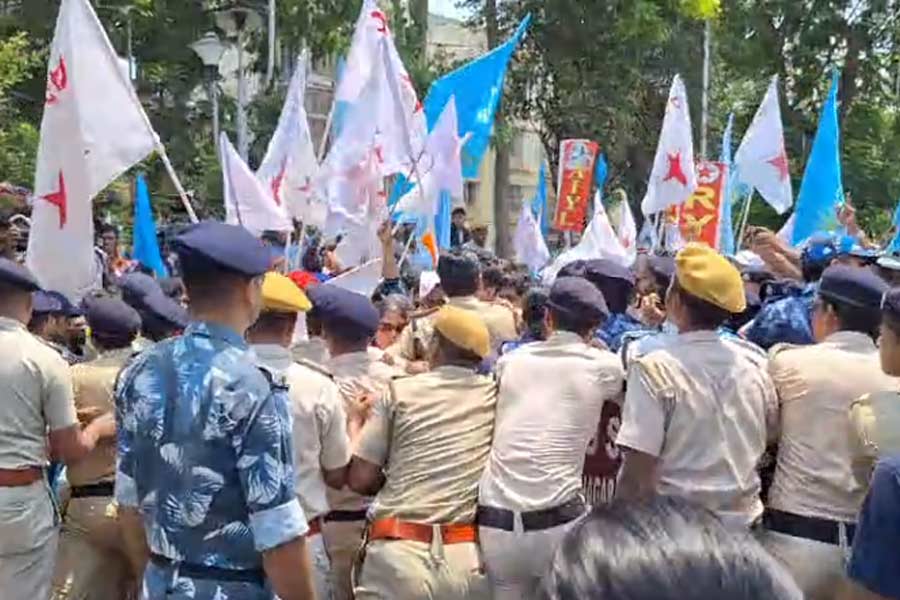 Left students union protest SSC verdict, clash with cops
