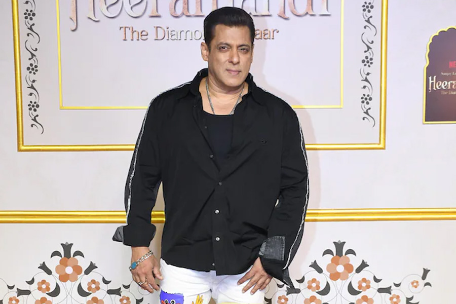 Salman Khan Lights Up Heeramandi Screening
