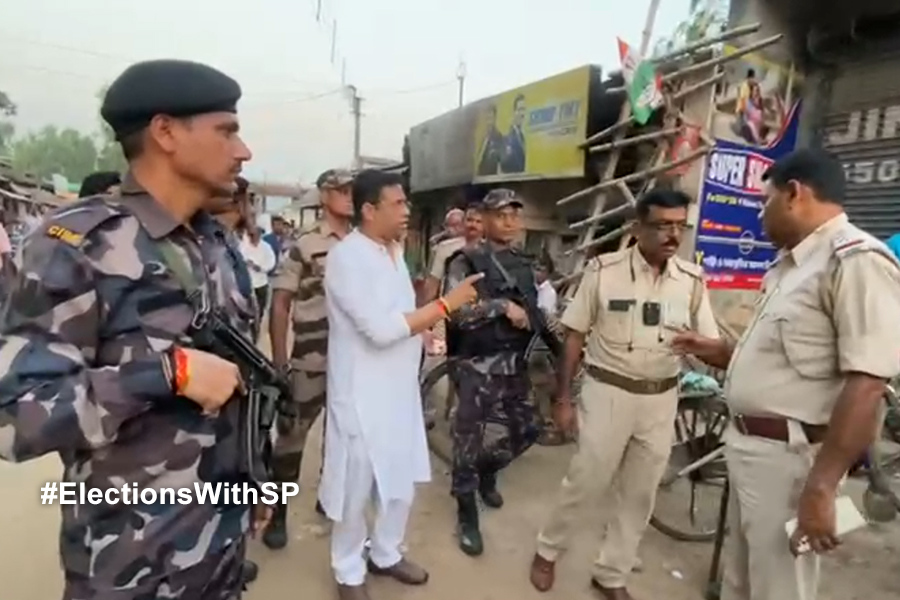 BJP candidate Saumitra Khan threatens police official in Bankura