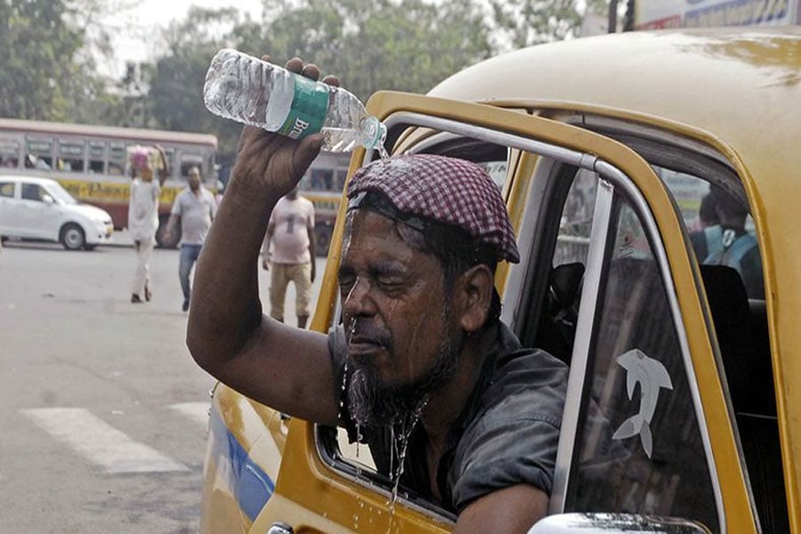 Weather in West Bengal: Kolkata faces high humidity with heat waves, know updates of other districts