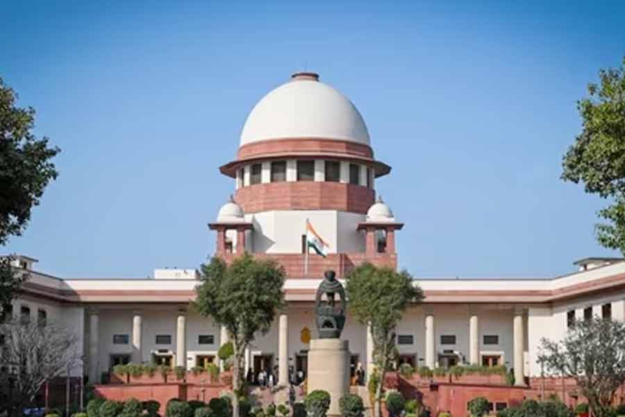 Supreme Court stays West Bengal government's plea against CBI