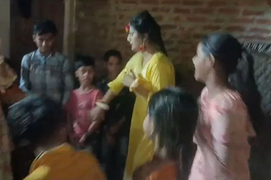 আনন্দ পরিবেশে নিমেষে বিষাদের ছায়া! দিদির বিয়েতে নাচতে নাচতে মৃত্যু তরুণীর