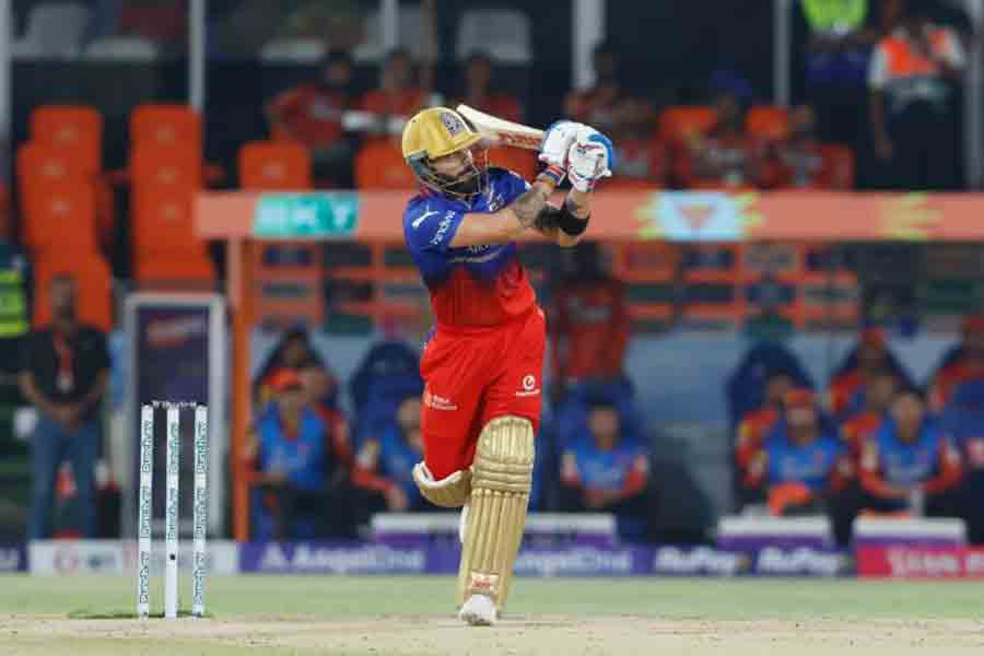 Former cricketer Sunil Gavaskar slams Virat Kohli for batting slow