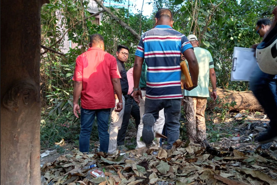 প্লাস্টিকের ব্যাগে মহিলার কাটা মুন্ডু-হাত! খাস কলকাতার পরিত্যক্ত এলাকায় বিভীষিকা