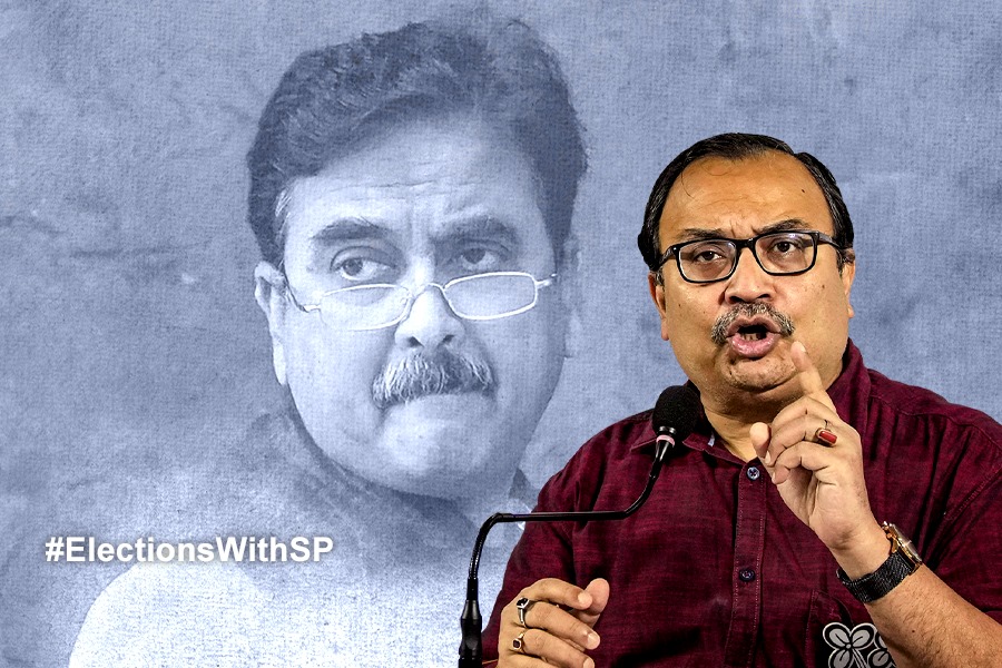 অভিজিতের গায়ে শুভেন্দুর ভাইরাস! দুর্ব্যবহার নিয়ে তোপ কুণালের