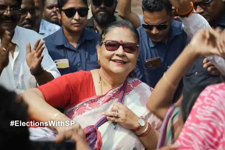 ‘থিম সং’ প্রকাশ কাকলির, গানে গানে ভোটের প্রচার তৃণমূল প্রার্থীর