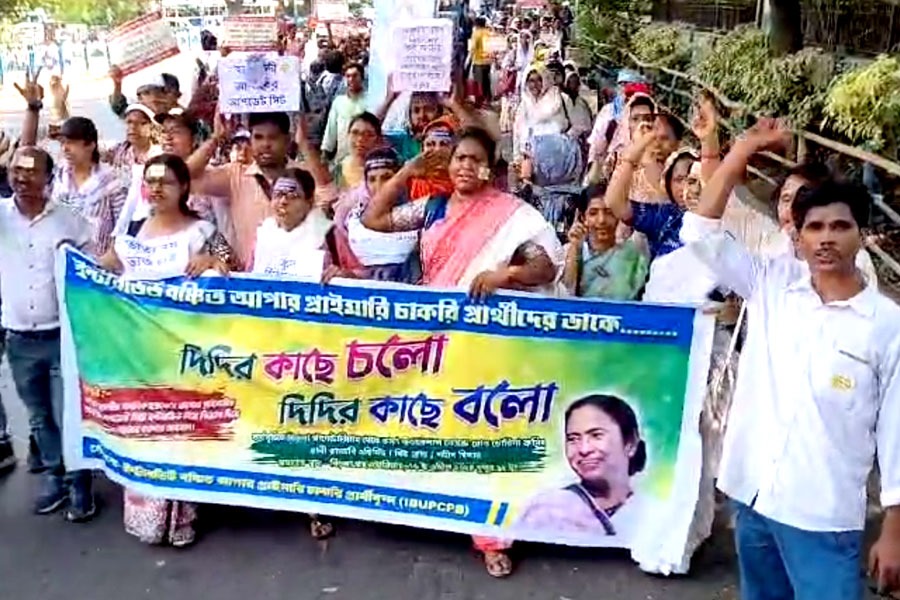 ফের প্রতিবাদে ইন্টারভিউ ‘বঞ্চিত’ আপার প্রাইমারি চাকরিপ্রার্থীরা