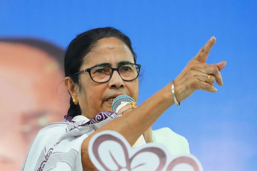 চাকরিহারাদের পাশে দাঁড়িয়ে SSC রায়কে চ্যালেঞ্জ, ‘জীবনের ঝুঁকি নেবেন না’, বার্তা মমতার