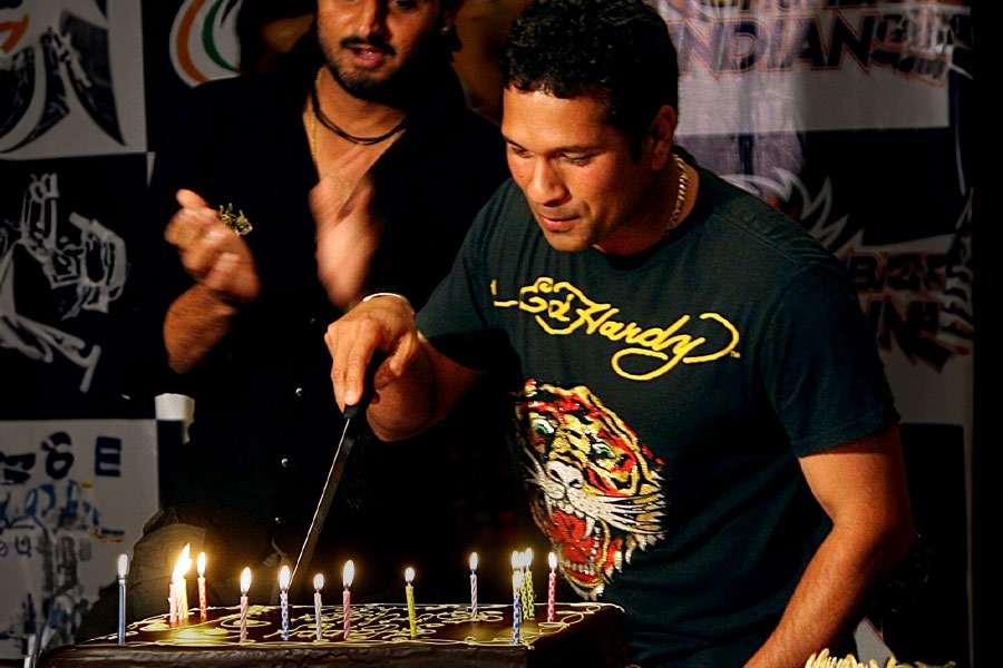 Wishes poured in Sachin Tendulkar's birthday