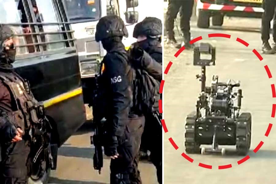 NSG Commandos use 'robot' to detect explosives in Sandeshkhali | Sangbad Pratidin