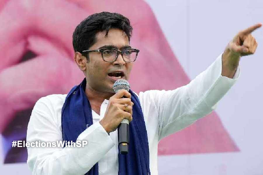 ‘বিজেপি কেন বাংলার জন্য বিপদ’, প্রধানদের বাড়ি বাড়ি গিয়ে বোঝানোর নির্দেশ অভিষেকের