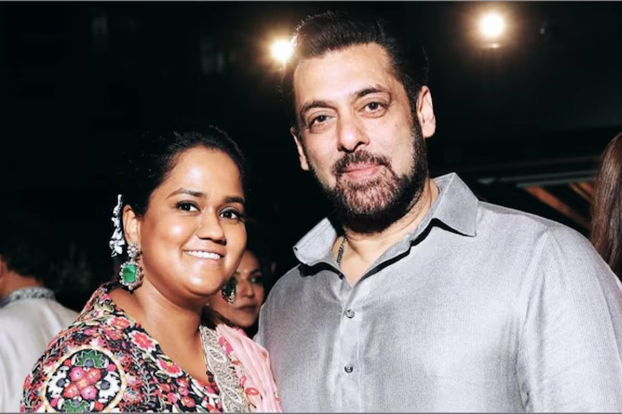 Salman Khan's sister Arpita visits Nizamuddin dargah after firing incident, Watch