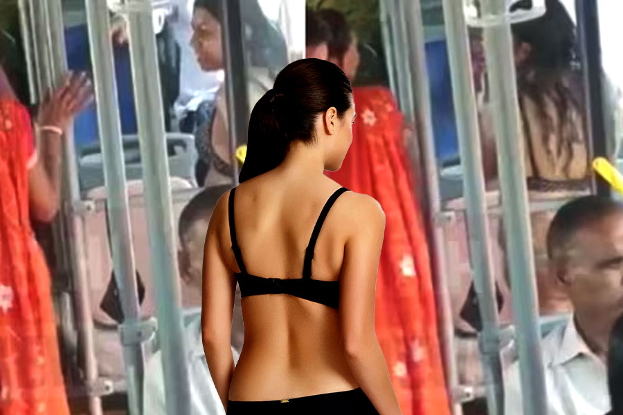 Woman Enters Crowded Delhi Bus Wearing A Bikini
