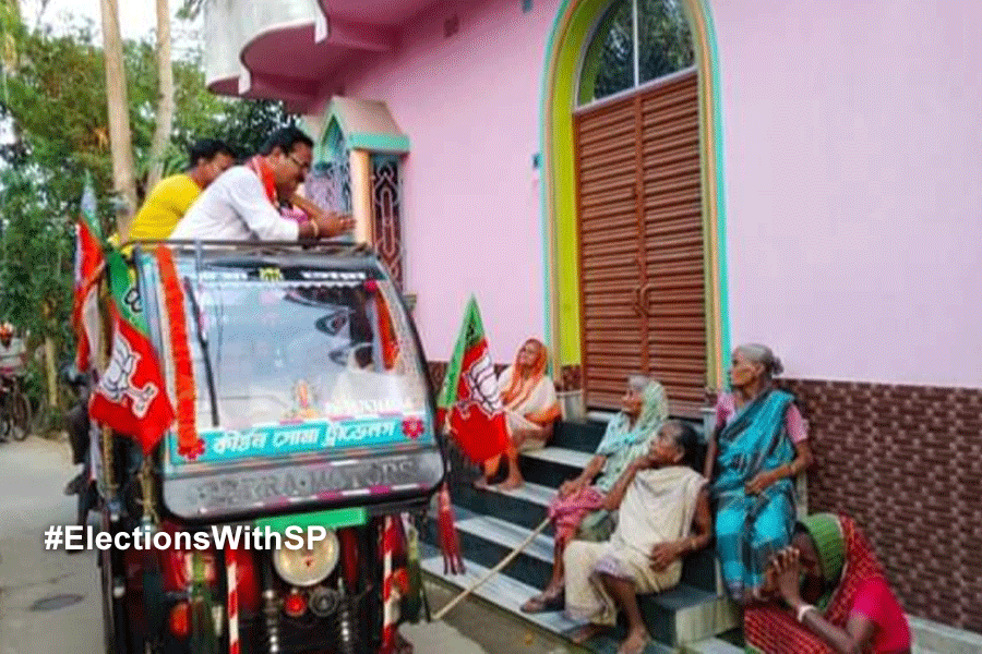 Lok Sabha Election 2024: BJP candidate from Uluberia campaigning on Toto